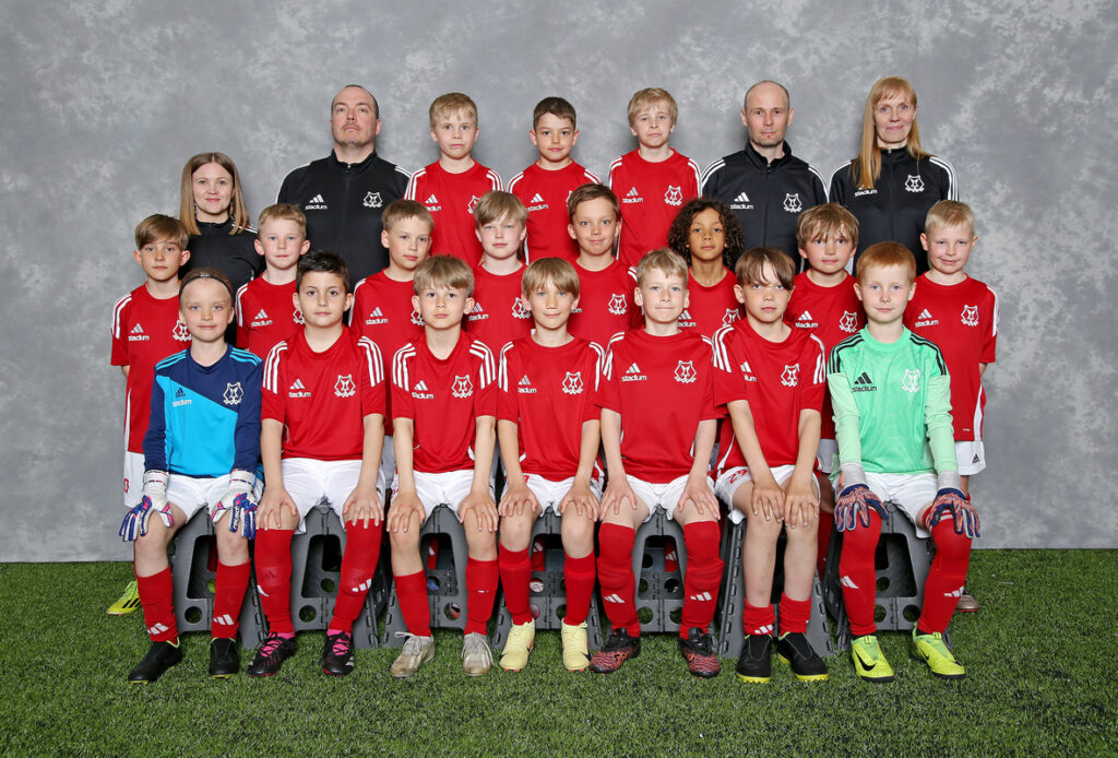 P9 Ilves-Kissat juniorit joukkue. Pojat 2016 syntyneiden jalkapallojoukkue. 